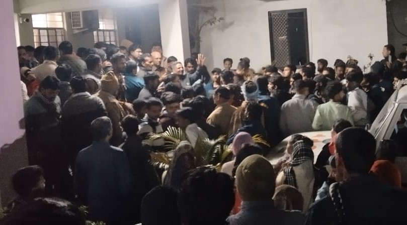 गोगुंदा में चाकूबाजी, दो युवक घायल; आक्रोशित ग्रामीणों ने आरोपी की धुनाई