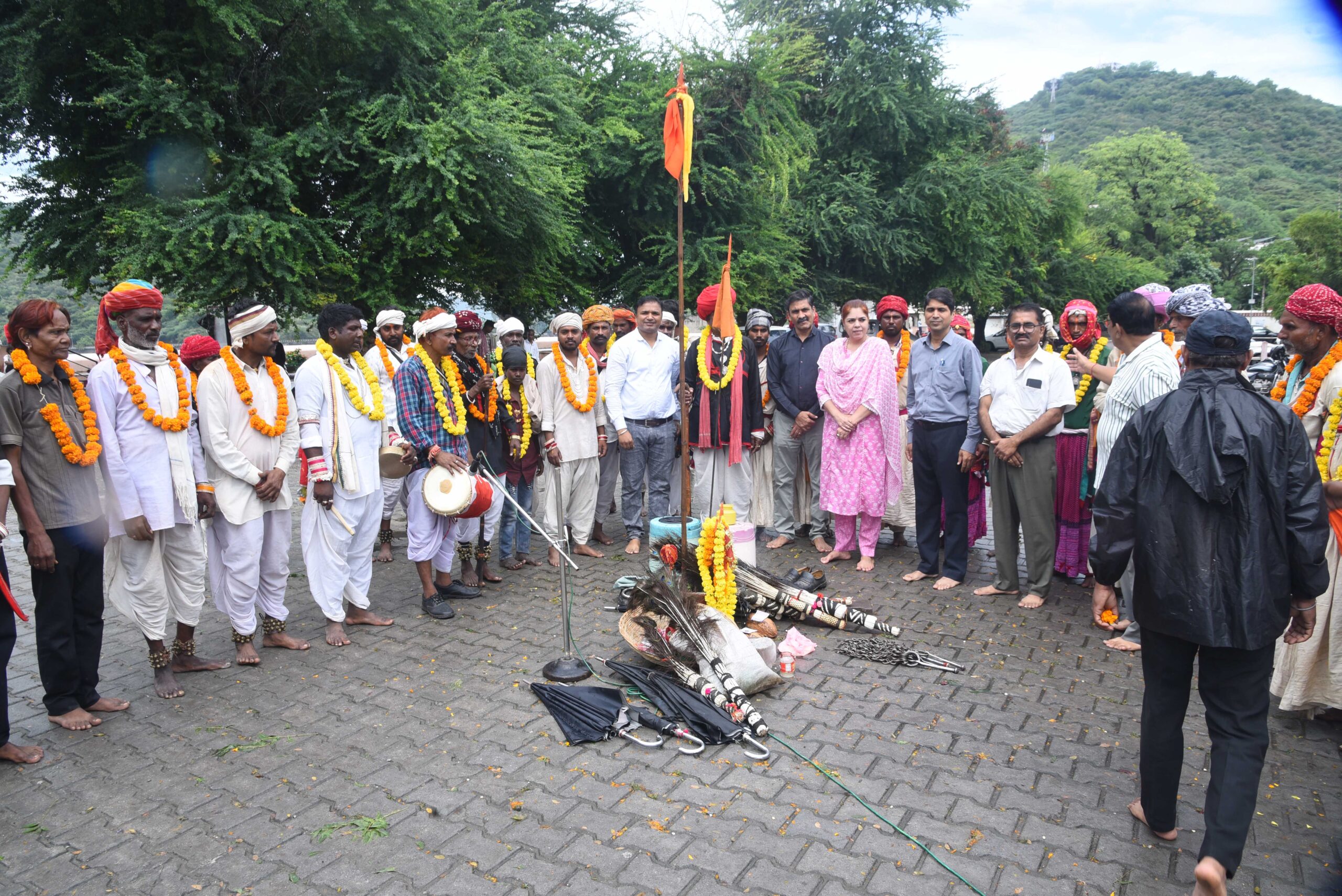 मेवाड़ की प्रसिद्ध गवरी नृत्य नाटिका का फतहसागर पाल पर हुआ मंचन
