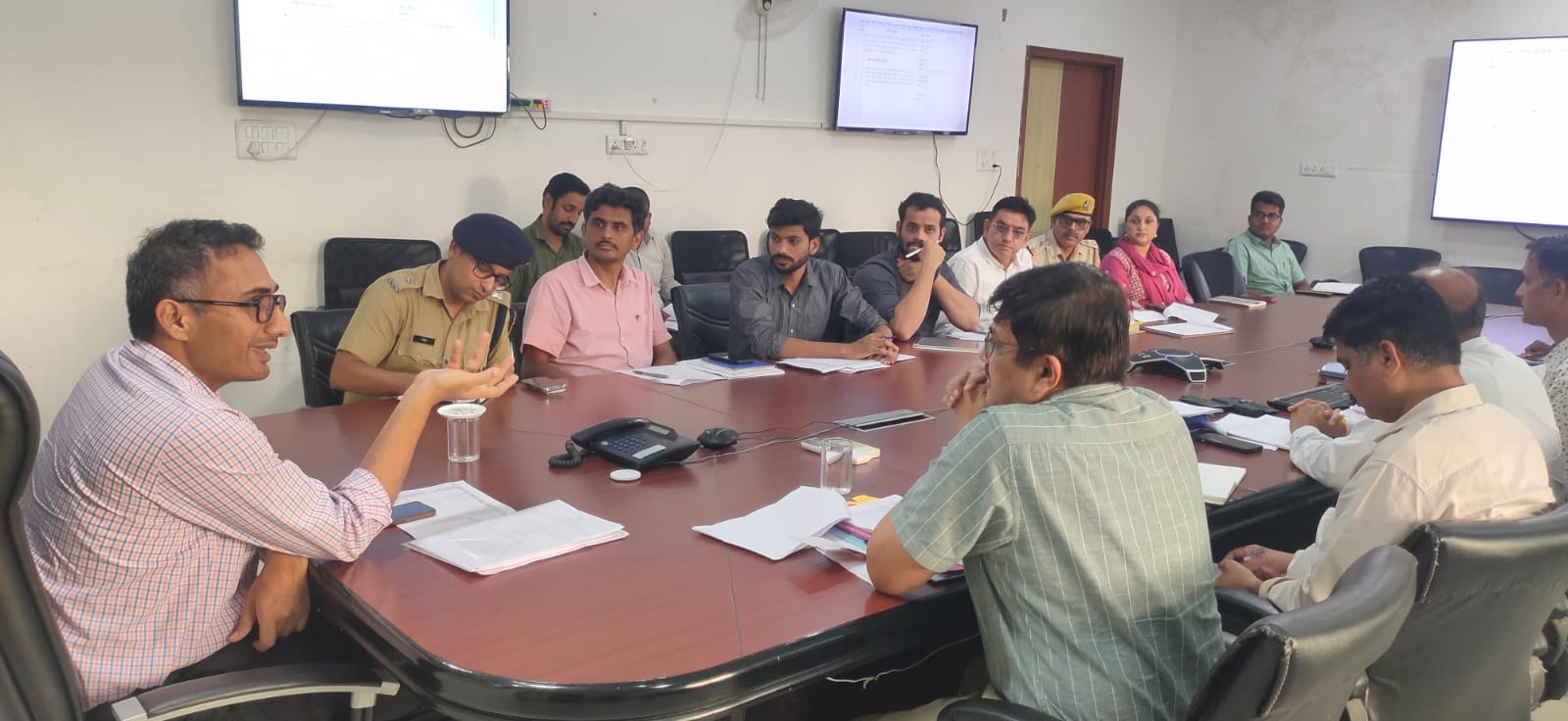 डिस्ट्रिक्ट रोड़ सेफ्टी एक्शन प्लान के लिए विभाग अविलम्ब भेजें अपेक्षित सूचनाएं – जिला कलक्टर